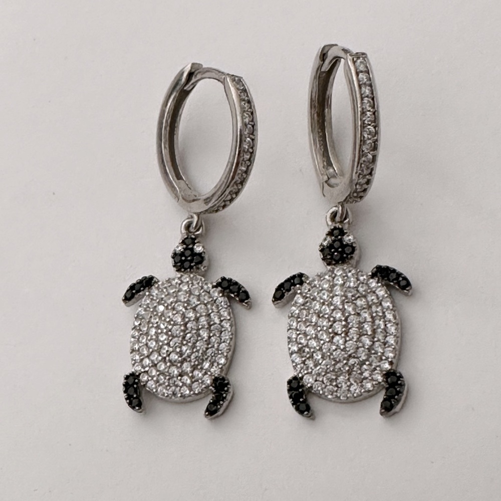 🐢925 Sterling silver turtle cz stones hoop earrings